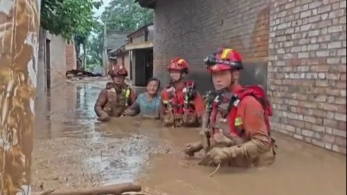 Ploi torențiale și inundații masive în Beijing: cel puțin 11 morți și 27 de dispăruți