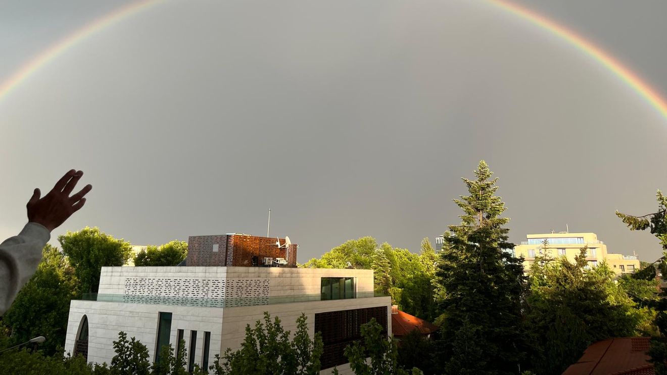 FOTO Curcubeu deasupra Bucureștiului după o ploaie de vară în ziua finalei prezidențiale Nicușor Dan - George Simion