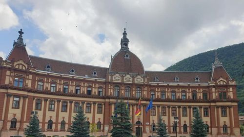 Brașov: Doi bărbați, condamnați pentru trafic de droguri și ucidere din culpă după ce un consumator a murit