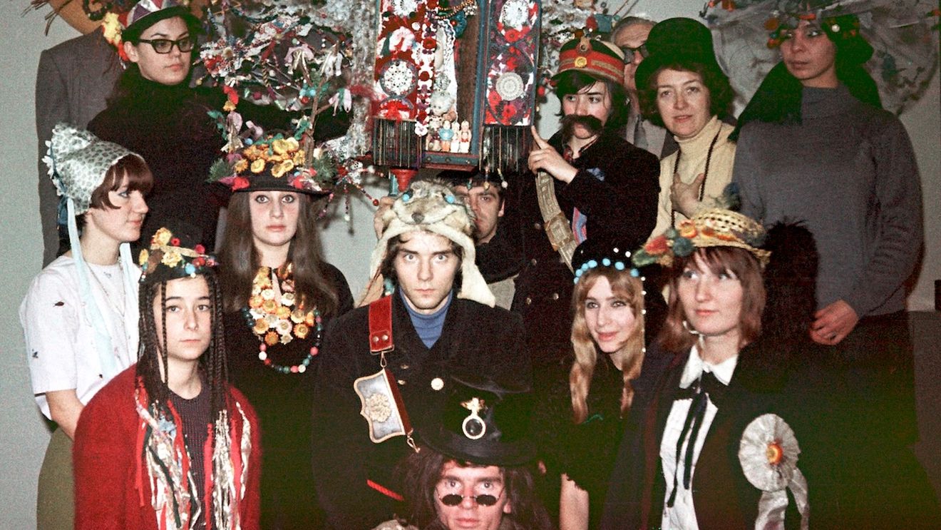 „steaua. young and innocent days” - proiect artistic despre un episod inedit din 1968, când studenți care au vrut să-și colinde profesorii au fost opriți de Securitatea comunistă