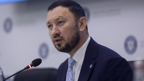 Fostul ministru al Mediului: Constat cu dezamăgire că pădurile sunt primele pe lista de tăieri / Mircea Fechet, apel către actuala conducere, în condiţiile în care pierdem în fiecare minut 50 mp prin deşertificare: Deşertificarea nu ia pauză