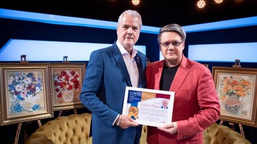 Ode pentru Adrian Năstase la TVR, premiat de Fuego: Erou, intelectual rasat, luptător pentru păstrarea identității naționale, demnitatea îi este carte de vizită