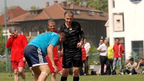 Viralele săptămânii: Geoană - antrenor sau arbitru? / Ciolacu la McDonald's Chișinău / Elena Lasconi cu câinele la sediu