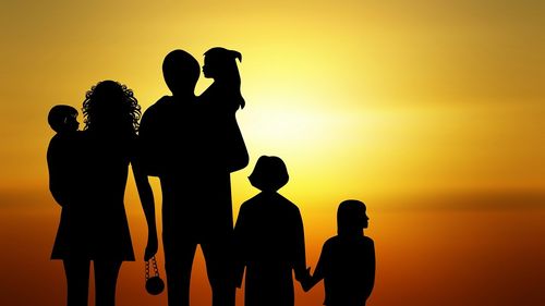 Firea susţine Cardul pentru familiile numeroase, cu mai multe beneficii: reduceri la alimente, maşini, combustibil, servicii bancare, educaţie