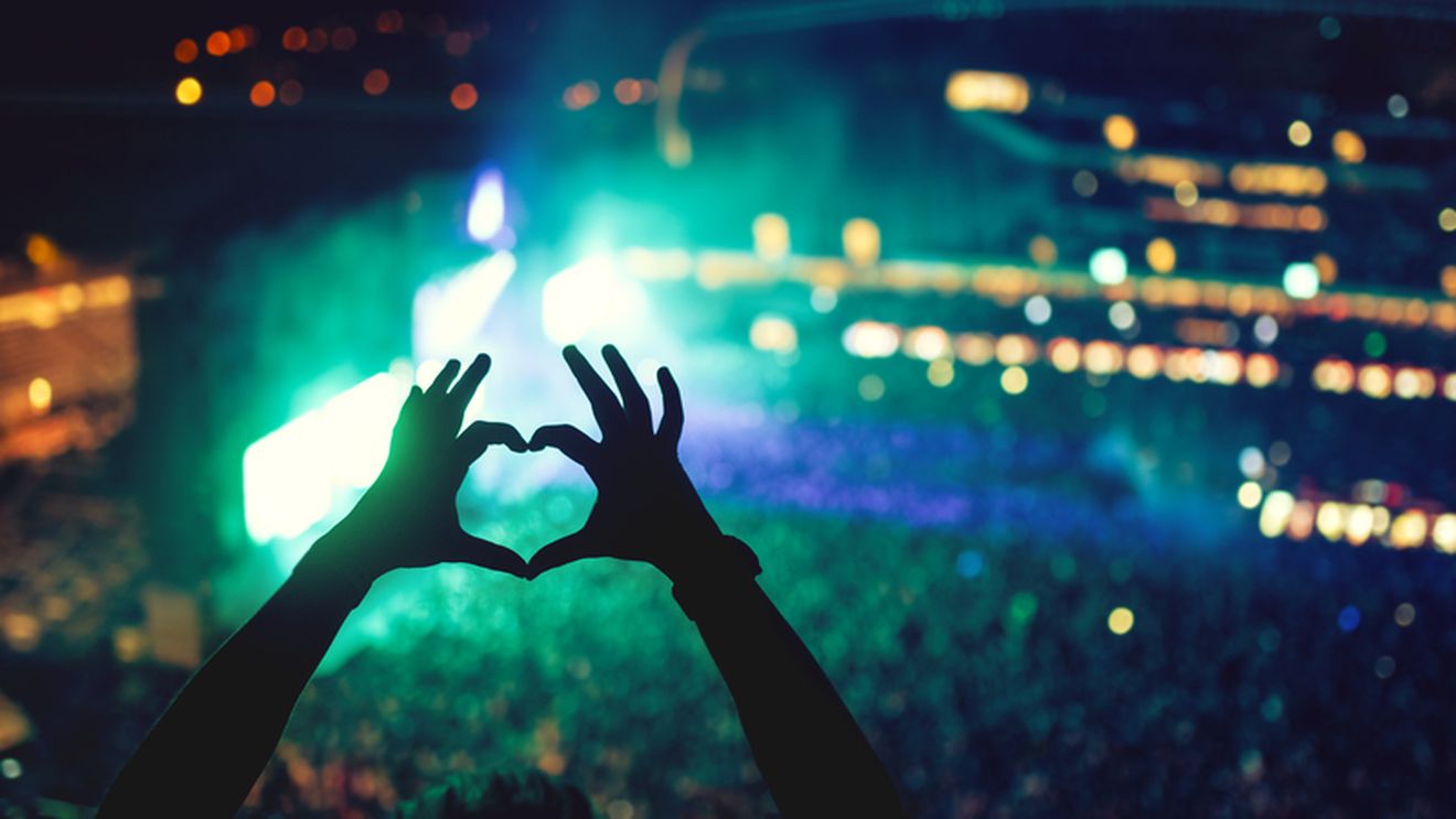 Cum poate muzica să ne controleze emoțiile din amintiri și de ce conectăm sunetele cu experiențe fără să ne dăm seama