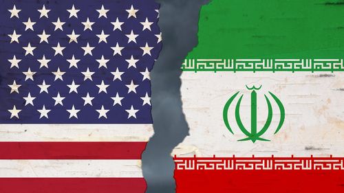 Cum vor “șoimii războiului” să-l convingă pe Trump să atace Iranul și de ce MAGA se opune