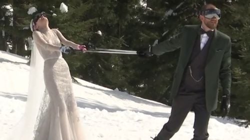 Mireasă pe pârtie, în Poiana Braşov. „Am venit pentru a face nişte poze după nuntă”