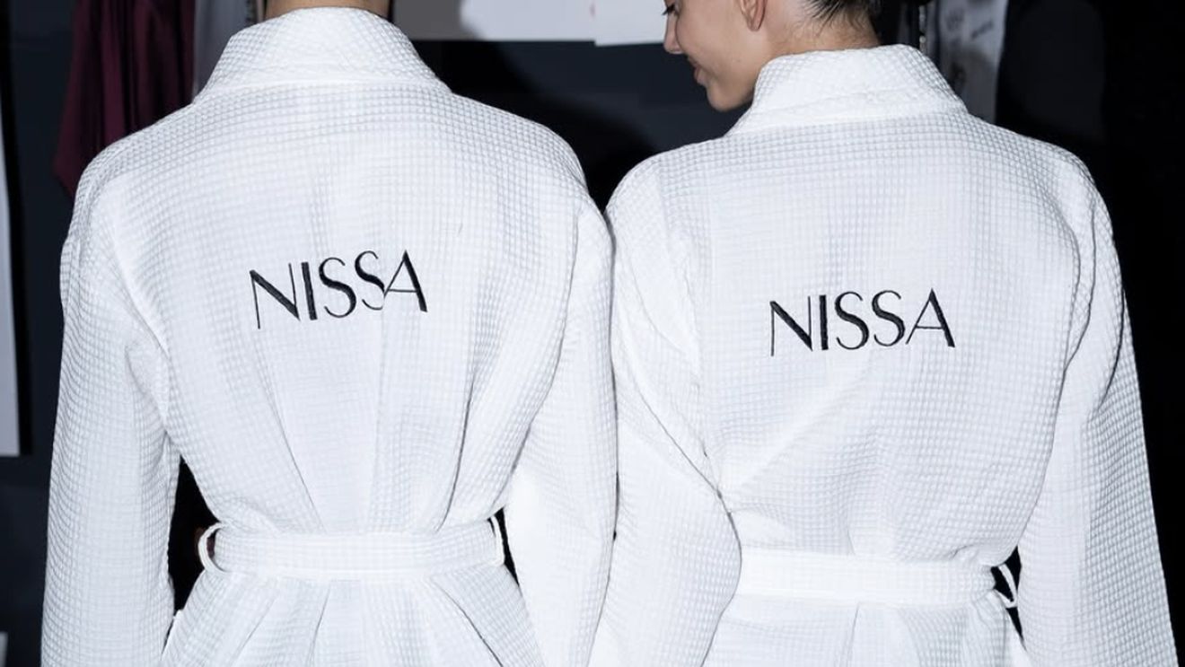 Nissa la Mercedes-Benz Bucharest Fashion Week: Estetică de impact sau redundanță vizuală?