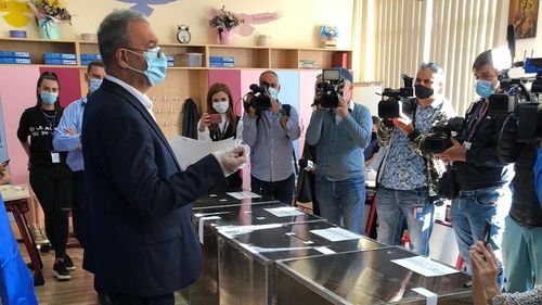 VIDEO Amenințări cu plângeri penale între primarul Constanței, fost profesor universitar, și o elevă de liceu, pe subiectul burselor de merit: Domnișoară, să nu vă alegeți dumneavoastră cu plângere pentru că faceți presiuni înaintea votului