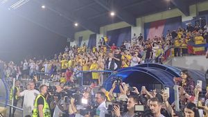 Tricolorii, aşteptaţi de aproximativ de 500 de fani la Mogoşoaia / Edi Iordănescu: ”Voi aţi fost primul jucător al echipei naţionale, nu al 12-lea”