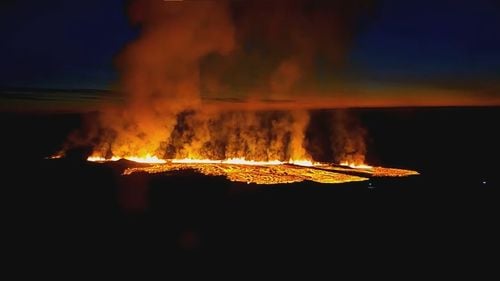 VIDEO Un vulcan din sud-vestul Islandei a erupt duminică/ Orașul Grindavick evacuat, din nou