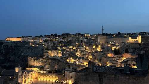 Un român a furat curent electric timp de 9 ani, în Italia / Trebuie să plătească peste 26 de mii de euro / Angajații Enel au sesizat poliția și a fost arestat