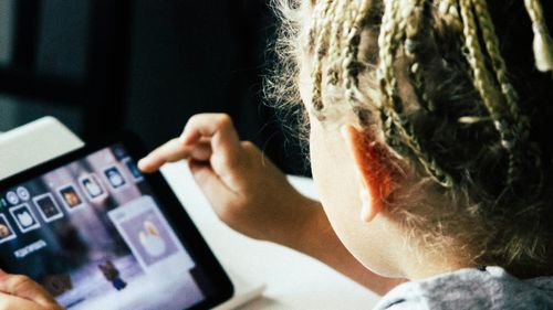 Idei de cadouri tech pentru Ziua Copilului: de la căști wireless, la tablete sau jucării STEM