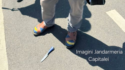 Un bărbat care avea asupra sa un cuțit a fost depistat de jandarmi la un protest anti-guvernamental în Piața Victoriei