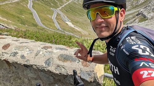 VIDEO Pe urmele marilor campioni, cu bicicleta pe legendara cățărare Stelvio – Idei de vacanță pe două roți