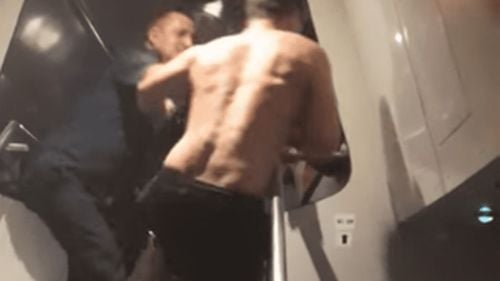 Controlor CFR, luat la bătaie în tren de un bărbat fără bilet. Agresorul este căutat de polițiști