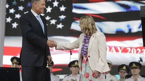 ”Româna este a doua limbă vorbită în sucursalele Microsoft din toată lumea/ Parteneriatul nostru este construit pe legături puternice/ Generozitatea voastră nu va fi uitată” - ambasadoarea SUA la București, la recepția de Ziua Americii