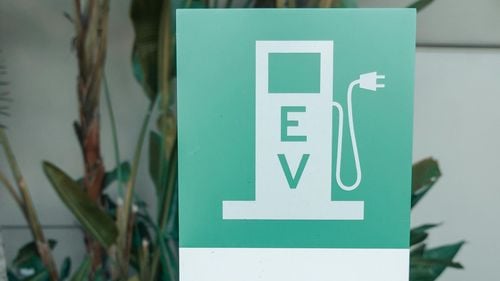 Programul Electric Up 2: IMM-urile care își montează staţii de reîncărcare şi sisteme alternative de încălzire-răcire primesc finanțare de 150.000 de euro