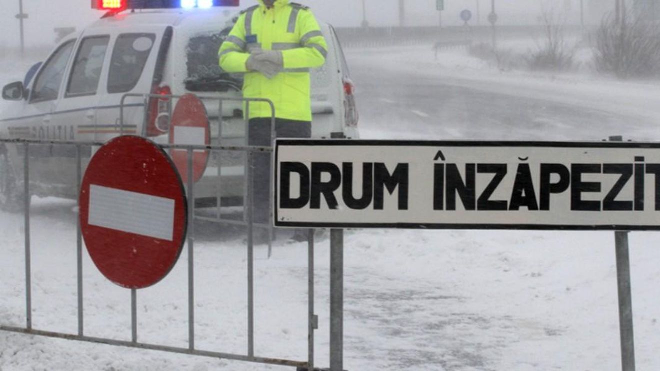 Circulaţia rutieră este închisă pe A2 şi 28 de drumuri naţionale, joi dimineaţa