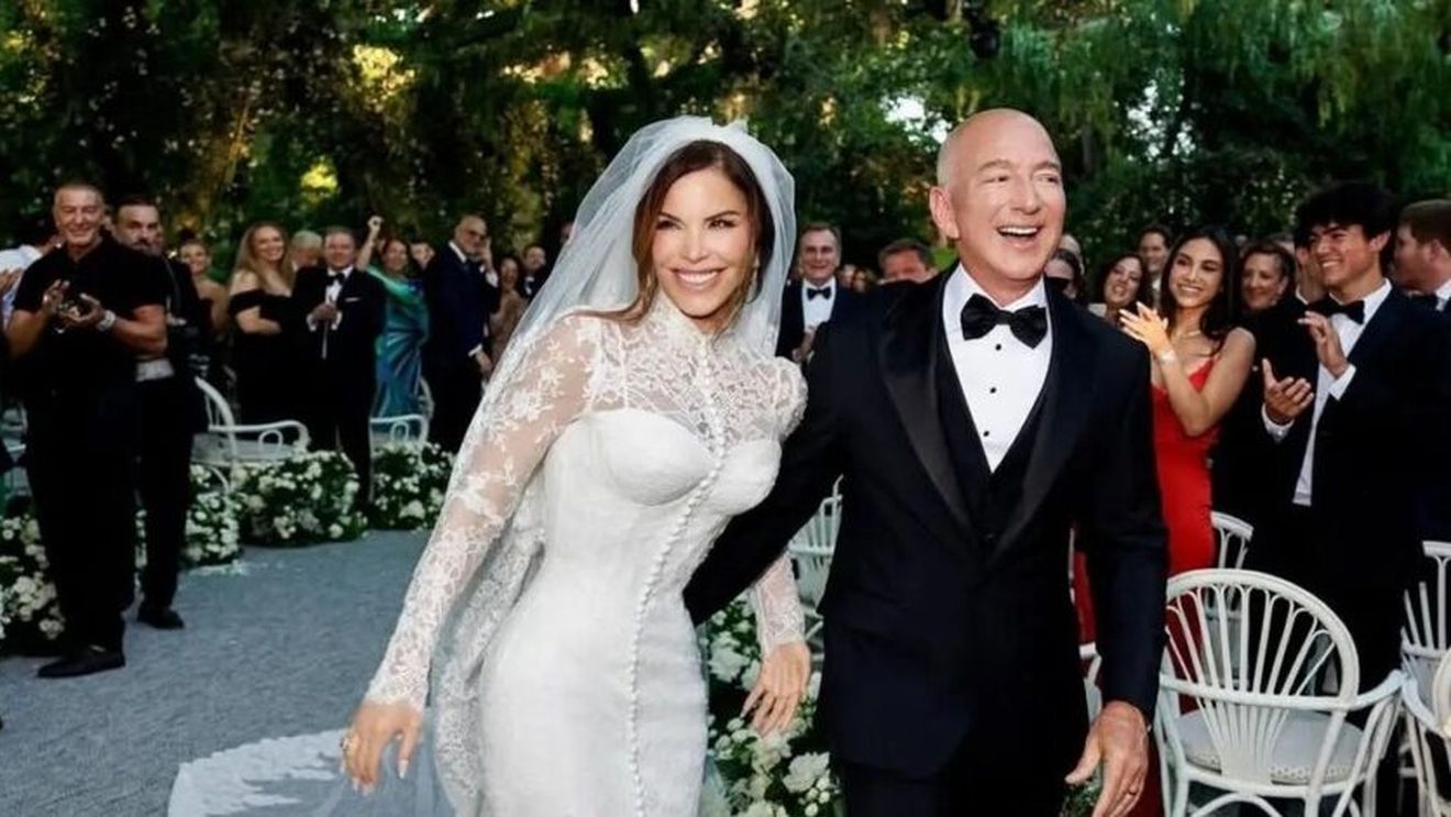 Rochia secretă a lui Lauren Sánchez: 180 de nasturi, un voal inspirat de Sophia Loren și semnătura Dolce & Gabbana