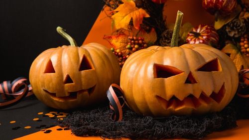 Mai mulţi participanţi la o petrecere uriașă de Halloween organizată în Stuttgart au leşinat brusc şi au fost transportaţi la spital