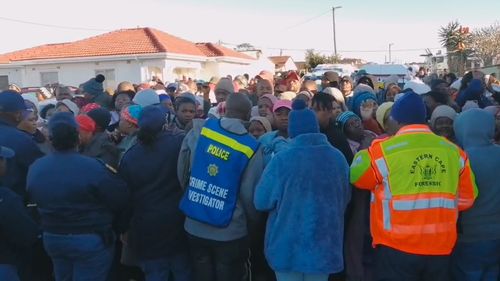 VIDEO Cel puţin 17 cadavre ale unor tineri, descoperite în Africa de Sud, într-un club de noapte la East London