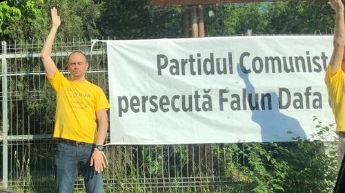 VIDEO Protest al activiștilor Falun Gong în fața Ambasadei Chinei față de persecutarea membrilor comunității