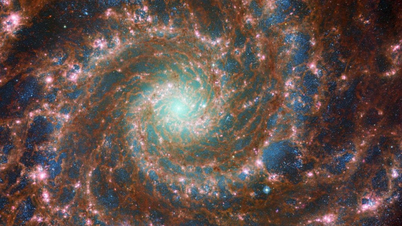NASA a publicat o nouă imagine surprinzătoare cu Galaxia Fantomă, aflată la o distanță de 32 de milioane de ani-lumină de Pământ
