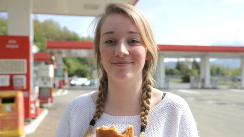 EXCLUSIV Sondaj: Majoritatea românilor care pleacă în concediu vara iau masa pe traseu, în restaurante, patiserii sau benzinării / Experiența culinară, importantă în alegerea destinației turistice