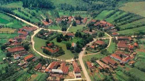 GALERIE FOTO Ultimul neamț din satul rotund Charlottenburg, la muzeul ȘvabenLand: „Eu sunt patriot local. N-am fost niciodată în Germania”