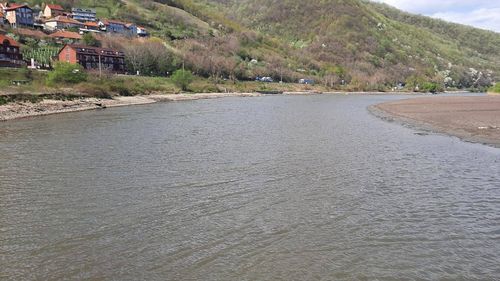 Trei camioane de PET-uri au fost scoate dintr-un singur râu din zona Banatului