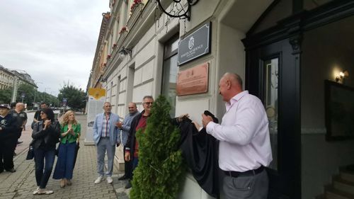 VIDEO & FOTO | Cneazul sârb Alexandar Karagheorghevici și-a petrecut ultimii ani la Timișoara. Povestea bunicului primului rege al Iugoslaviei, comemorată în cartierul Iosefin