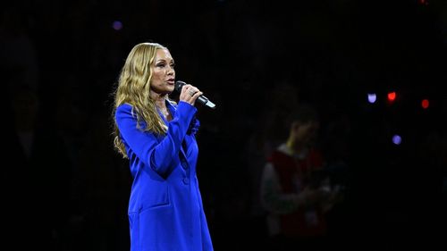„Lăsați Groenlanda în pace!”: Un spectator care a huiduit imnul SUA la meciul NBA de la Londra a fost aplaudat