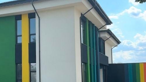 39 de calculatoare și o imprimantă furate dintr-o școală nouă din Prahova / Elevii urmează să intre prima dată aici din 8 ianuarie / Primar: ”Am constatat totul la prima oră, pentru că chemasem o firmă să facă dezinsecție”