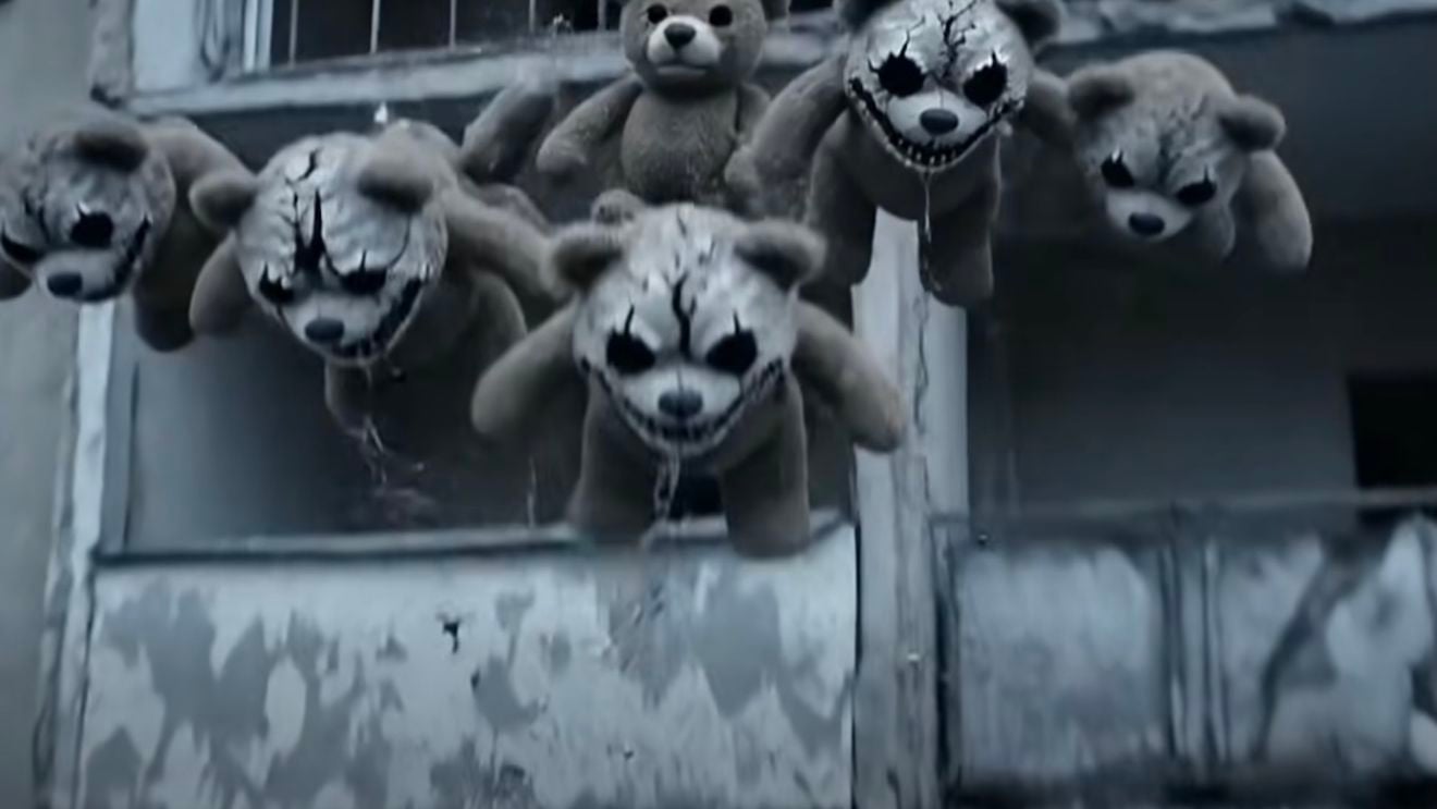 VIDEO Urșii spânzurați din Constanța fac spectacol pe rețelele de socializare / Scenarii horror: prind viață după apusul soarelui și atacă trecătorii