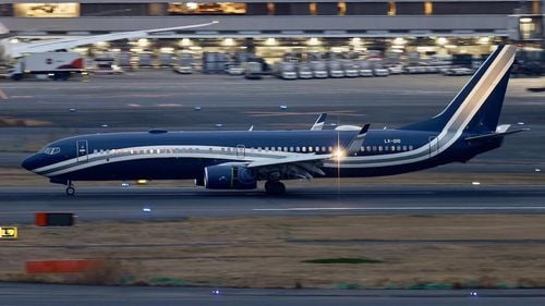 Prețul închirierii avioanelor cu care s-a deplasat Iohannis este ”o informație clasificată” / Administrația Prezidențială explică de ce președintele Iohannis zboară cu aparate închiriate: Din 2010 ROMAVIA a intrat în insolvență, iar din 2013 TAROM a introdus cele două avioane destinate zborurilor speciale în programul normal de zboruri