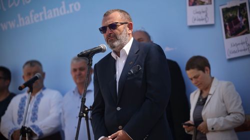 Afacerea BMW. Cum justifică Poliția Română cumpărarea a sute de BMW-uri de la prietenul lui Iohannis: Polițiștii au nevoie de mașini puternice pentru urmăririle din trafic / Alte 3 mărci auto se pliau pe cerințele tehnice, dar nu au participat la licitație - Mercedes, Jaguar și Alfa Romeo