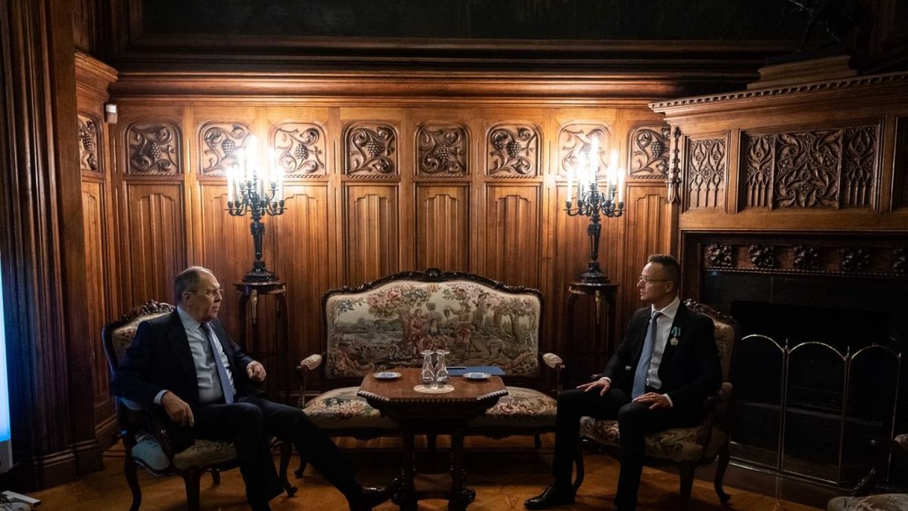 Ministrul de externe ungar, Peter Szijjarto, decorat de Serghei Lavrov, la Moscova, cu Ordinul Prieteniei