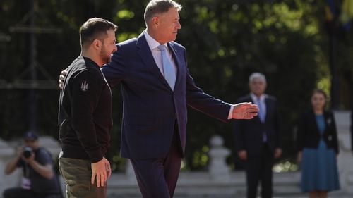 VIDEO Iohannis, alături de Zelenski: Vom continua sprijinul, inclusiv cel militar, cât este necesar, până la victorie / Președintele Ucrainei: Am discutat solicitările noastre militare. Accentul principal a fost pus de mine pe sisteme antiaeriene