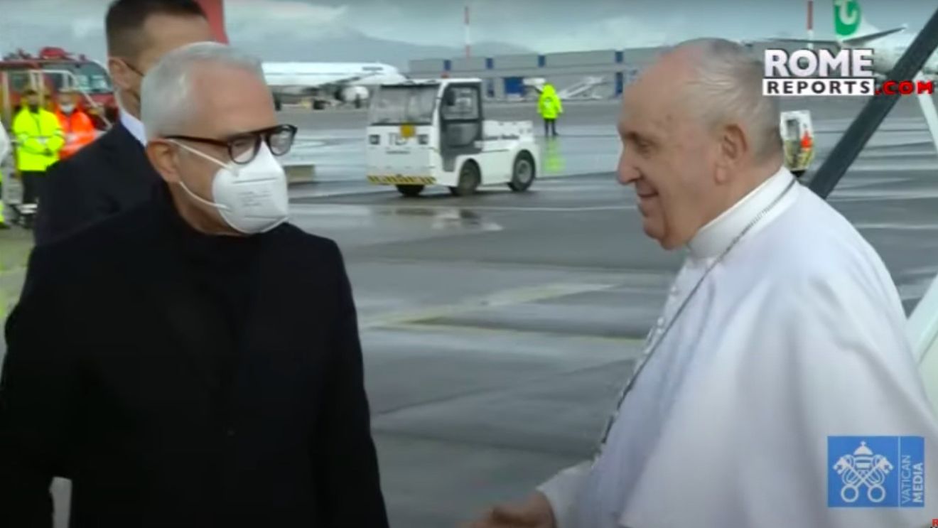 Papa Francisc și-a început vizita în Grecia / Suveranul Pontif va ţine trei discursuri, unul pentru autorităţile civile, altul pentru arhiepiscopul ortodox Ieronim al II-lea şi ultimul pentru reprezentanţii Bisericii Catolice