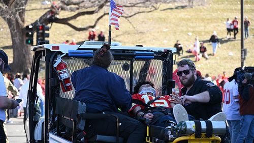Mai multe persoane au fost împușcate în timpul paradei victoriei echipei Kansas City Chiefs la Super Bowl / Doi suspecți înarmați au fost reținuți