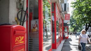 Poliția Ilfov cere sprijinul cetățenilor pentru găsirea bărbatului suspectat că a furat un sac cu bani din mașina Poștei