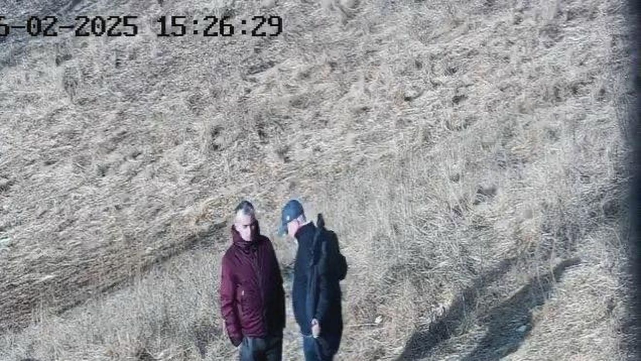 EXCLUSIV IMAGINI cu fostul ministru de Interne Lucian Bode întâlnindu-se cu primarul din Sinaia, Vlad Oprea, după începerea anchetei penale împotriva edilului / Bode îşi face o vilă în Sinaia pe un teren cumpărat de la sora lui Oprea