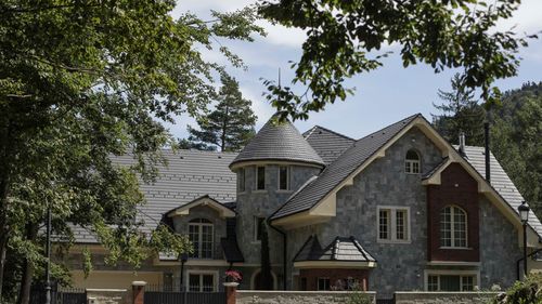 SURSE: Primarul din Sinaia, vizat de percheziții DNA în legătură cu proprietățile sale imobiliare / E vizat și un prieten al lui Lucian Bode