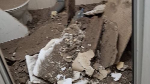 O bucată de tavan s-a prăbușit în baia Maternității Odobescu din Timișoara. Nou-născuții au fost transferați în alte două spitale din oraș