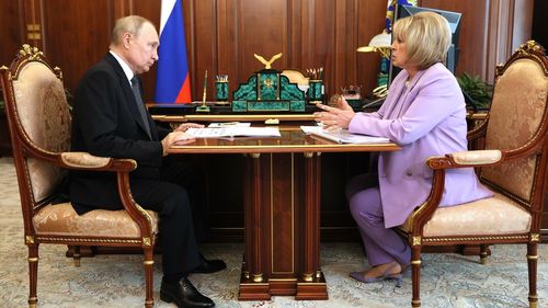 Un oficial rus îl avertizează pe Putin că „alegerile” în teritoriile ucrainene pe care Rusia le-a anexat ilegal ar putea fi amânate, dacă situația militară se „deteriorează dramatic”