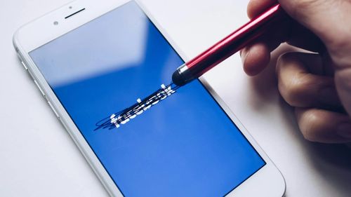 Guvernul olandez ar putea să nu mai folosească Facebook, din motive de securitate / Meta, somată să explice cum utilizează datele personale ale cetățenilor care vizitează paginile guvernamentale