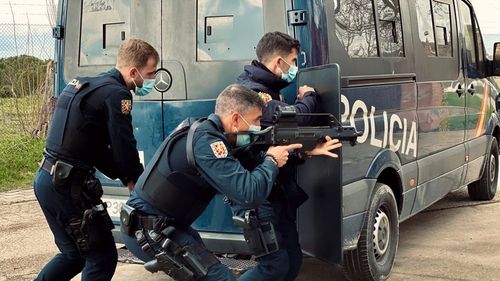 Poliţia spaniolă a dezmembrat o grupare suedeză care recruta minori pentru a comite asasinate la comandă