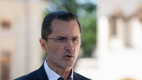 Vasile Bănescu, fost purtător de cuvânt al Patriarhiei: „Cultivarea festivistă în spaţiul ecleziastic a memoriei şi textelor unor intelectuali căzuţi cândva în ispita demonismului ideologic, legionar sau comunist, face un enorm rău Bisericii”