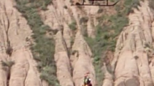 UPDATE Copiii care au căzut cu un ATV în Râpa Roşie, extraşi de salvatori; prezintă multiple traumatisme